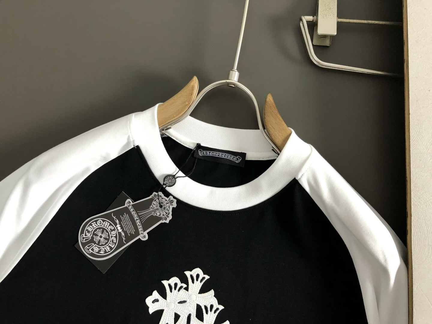 Chrome Heart Raglan Horseshoe Tee