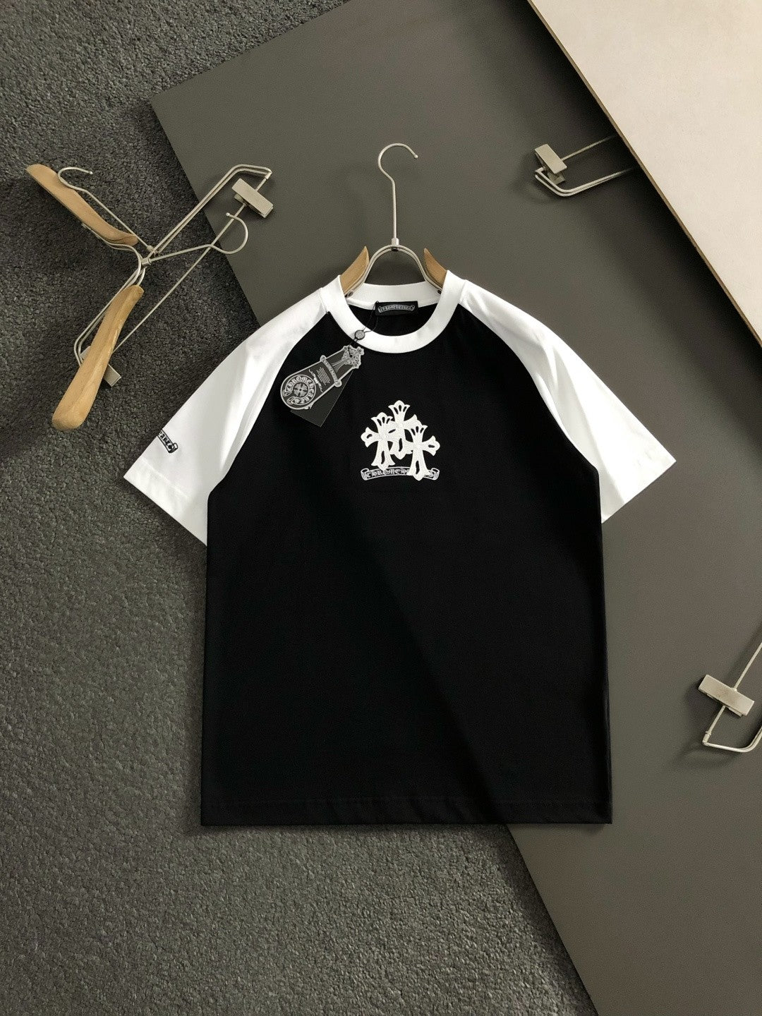 Chrome Heart Raglan Horseshoe Tee
